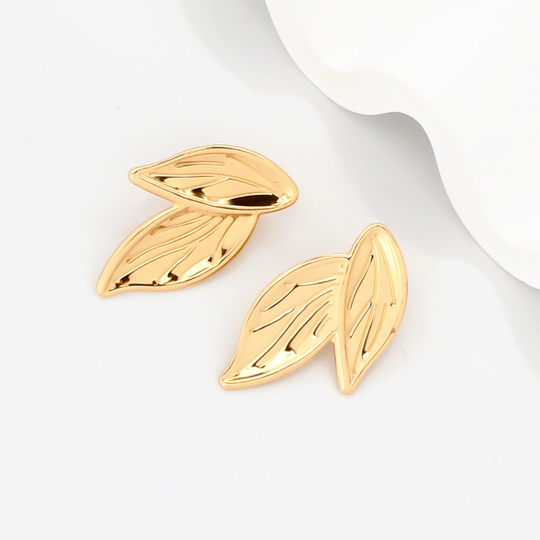 1 Pair Retro Commute Leaves Plating Iron Gold Plated Ear Studs display picture 7