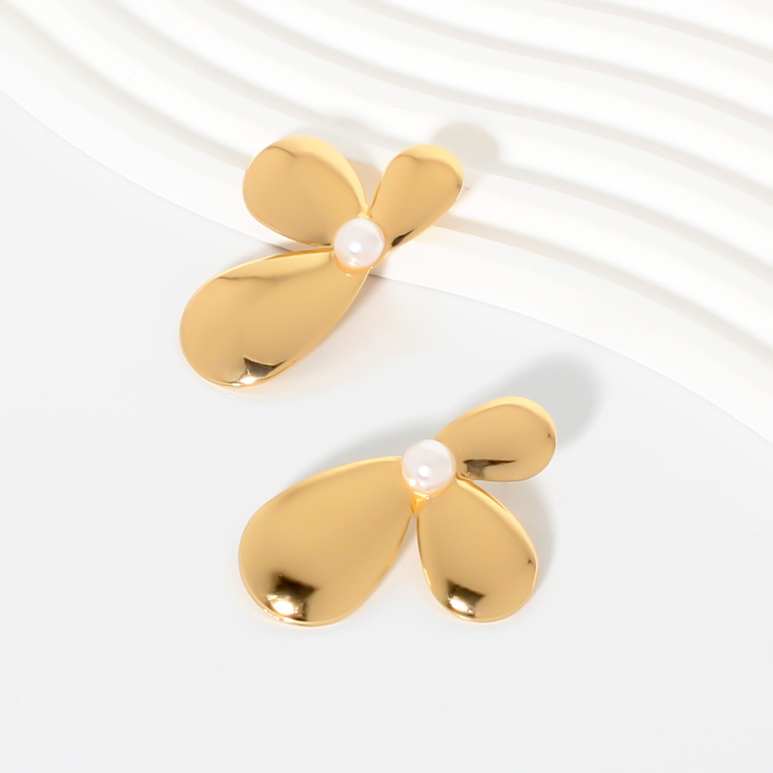 1 Pair Cute Sweet Petal Plating Iron Gold Plated Ear Studs display picture 4