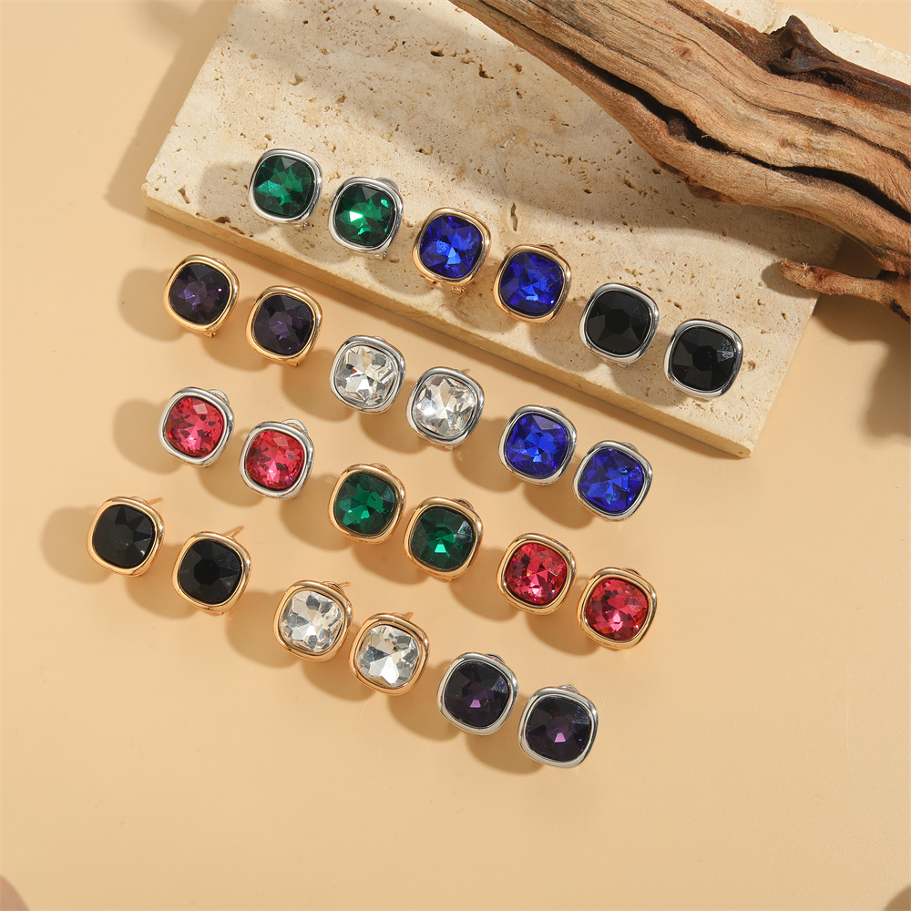 1 Pair Vintage Style Simple Style Commute Square Inlay Copper Acrylic Zircon 14K Gold Plated Ear Studs display picture 6