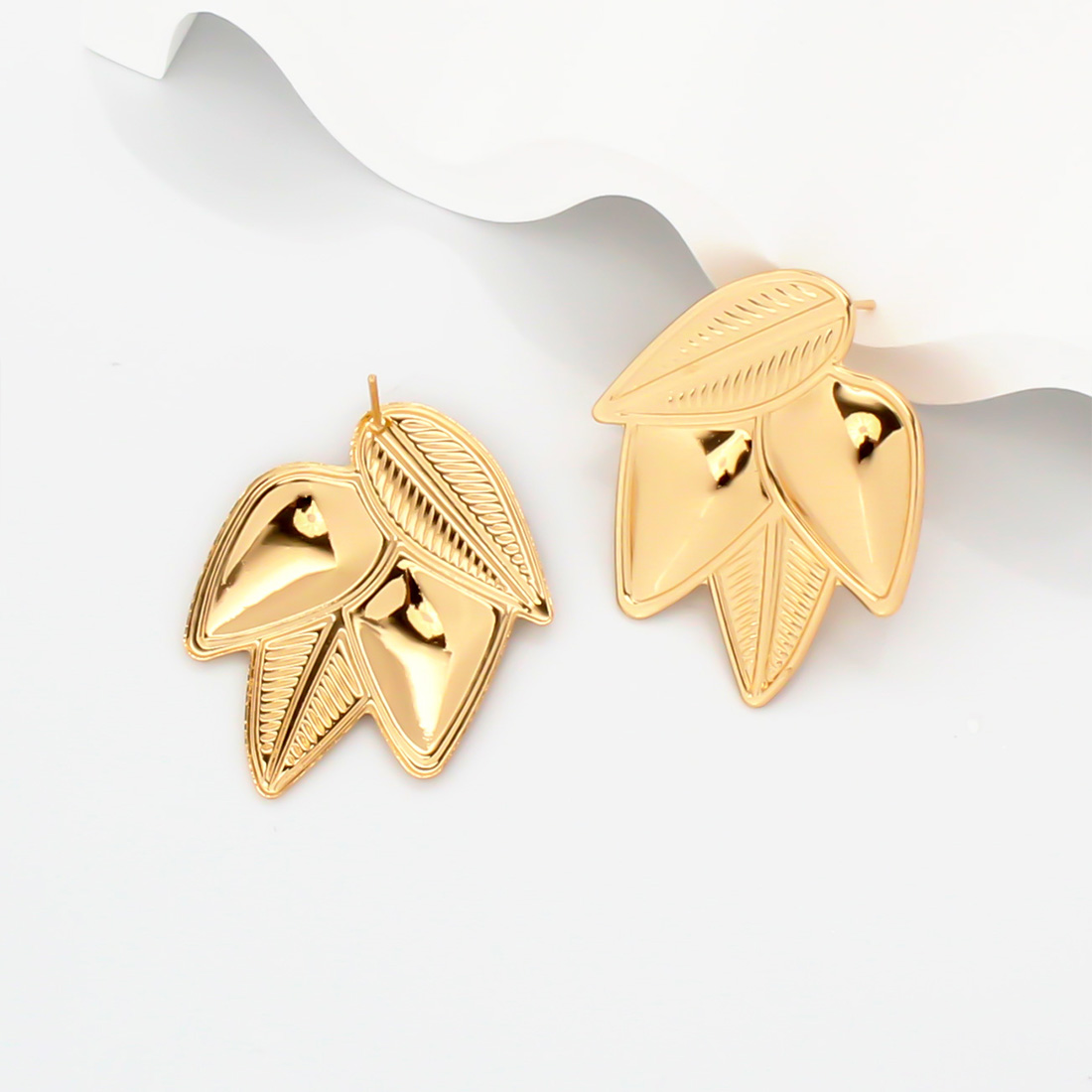 1 Pair Retro Sweet Commute Leaves Plating Iron Gold Plated Ear Studs display picture 2