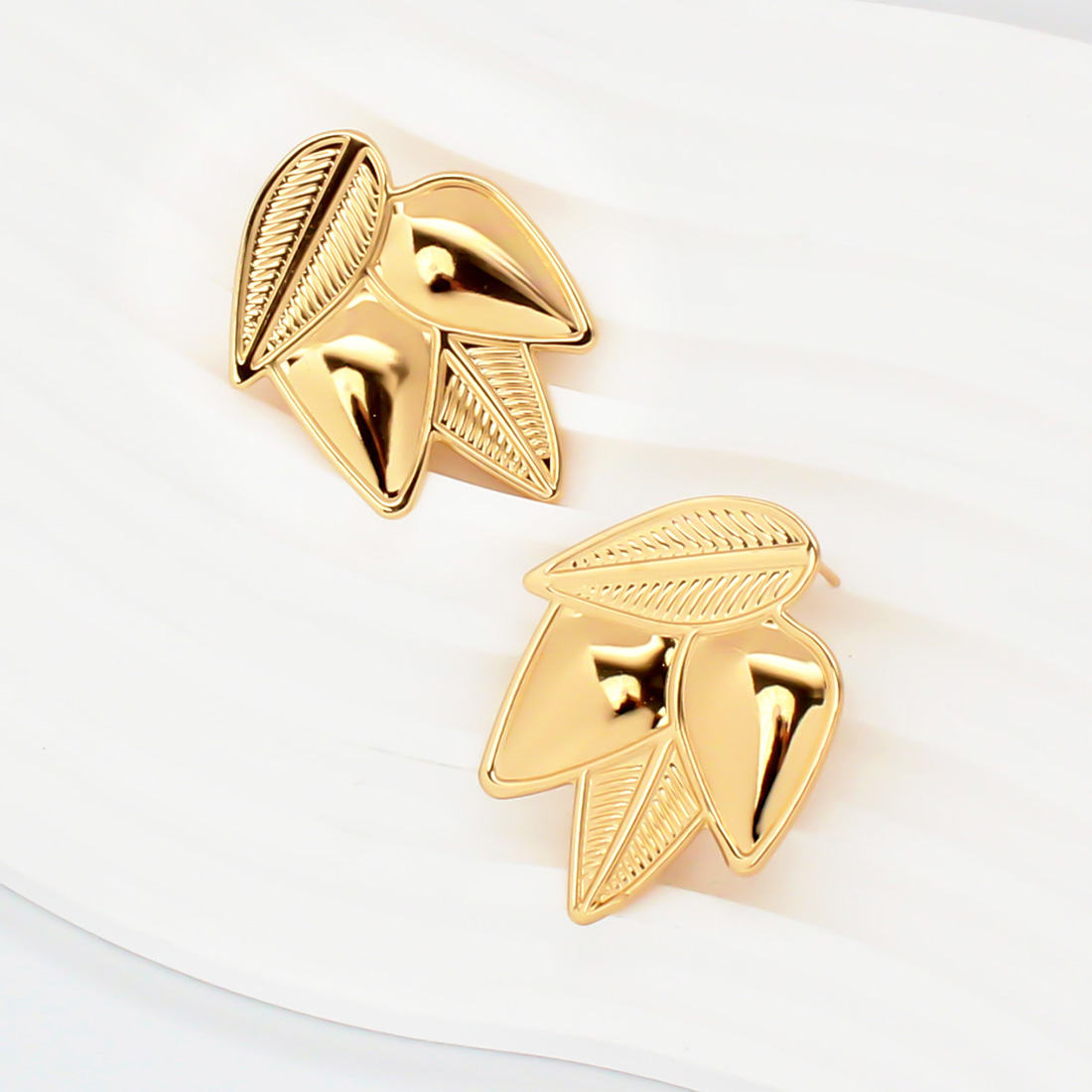 1 Pair Retro Sweet Commute Leaves Plating Iron Gold Plated Ear Studs display picture 5