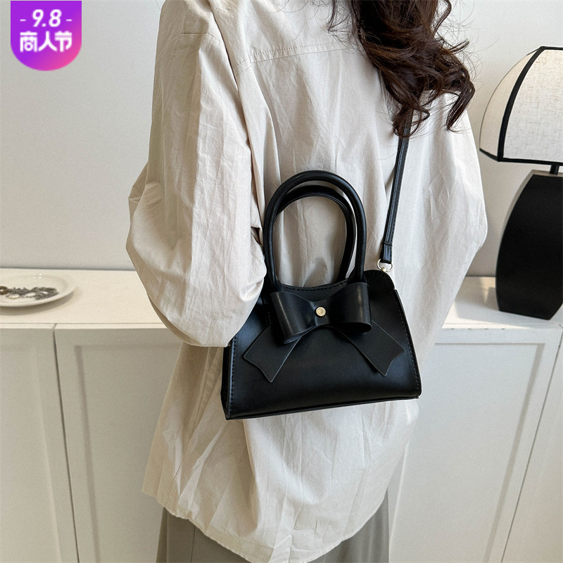 Women's PVC Pu Leather Bow Knot Elegant Square Zipper Magnetic Buckle Handbag display picture 5