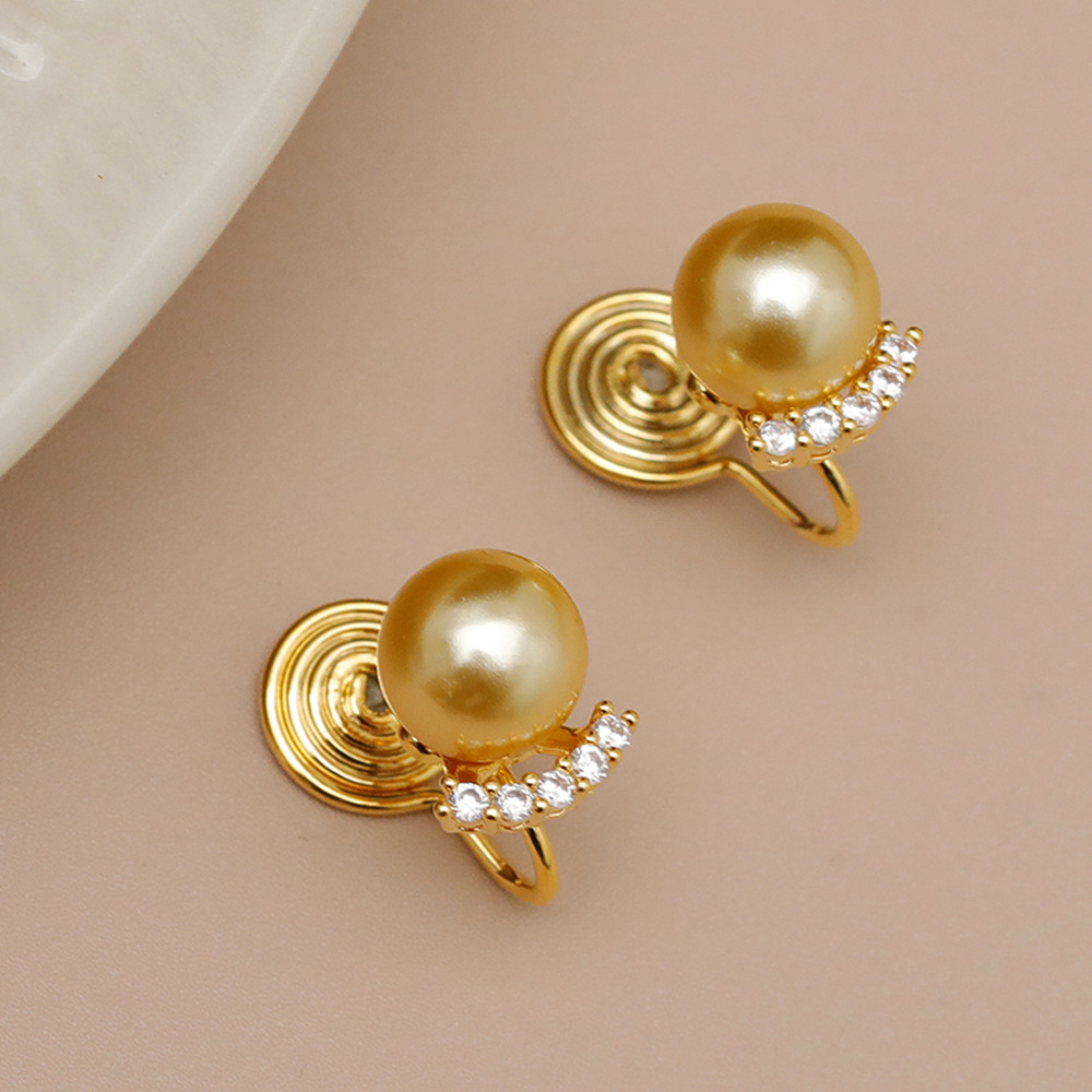 1 Pair Elegant Round Pearl Copper 18K Gold Plated Ear Studs display picture 3