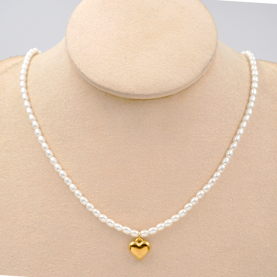 Elegant Retro Heart Shape 304 Stainless Steel Imitation Pearl Gold Plated Women's Pendant Necklace display picture 6