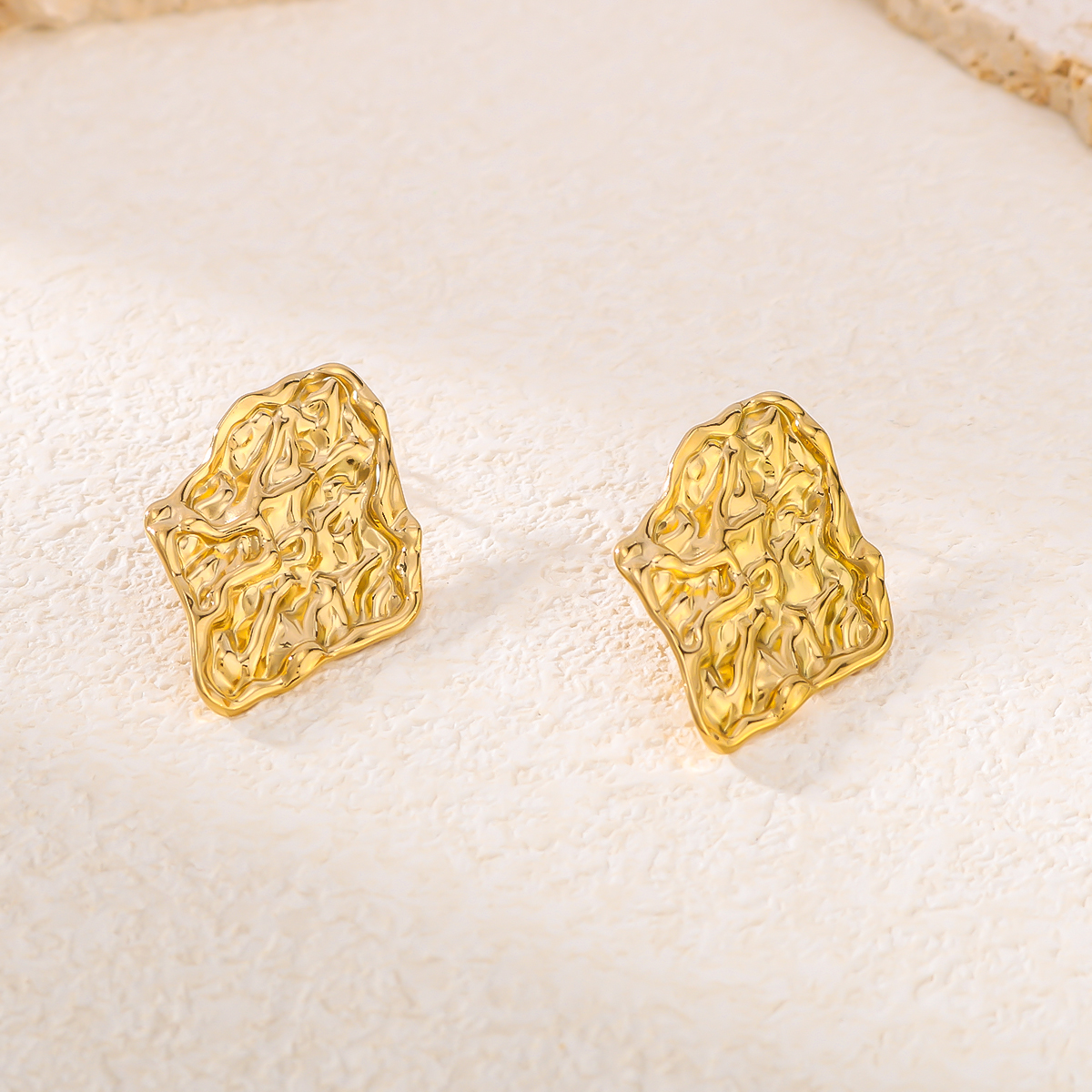 1 Pair Vintage Style Simple Style Irregular Solid Color Pleated Stainless Steel 18K Gold Plated Ear Studs display picture 2