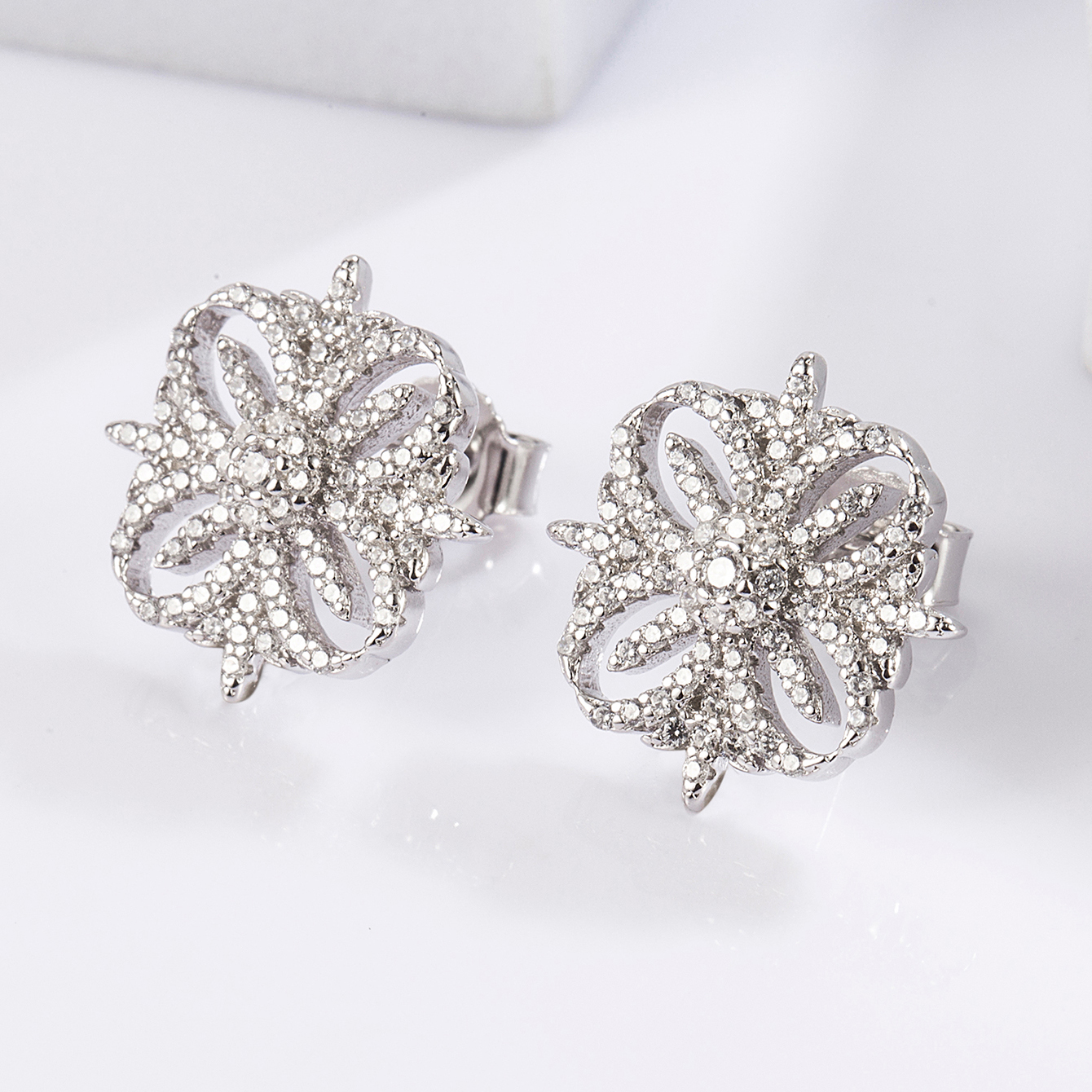 1 Pair Sweet Simple Style Sun Snowflake Plating Inlay Sterling Silver Zircon White Gold Plated Ear Studs display picture 6