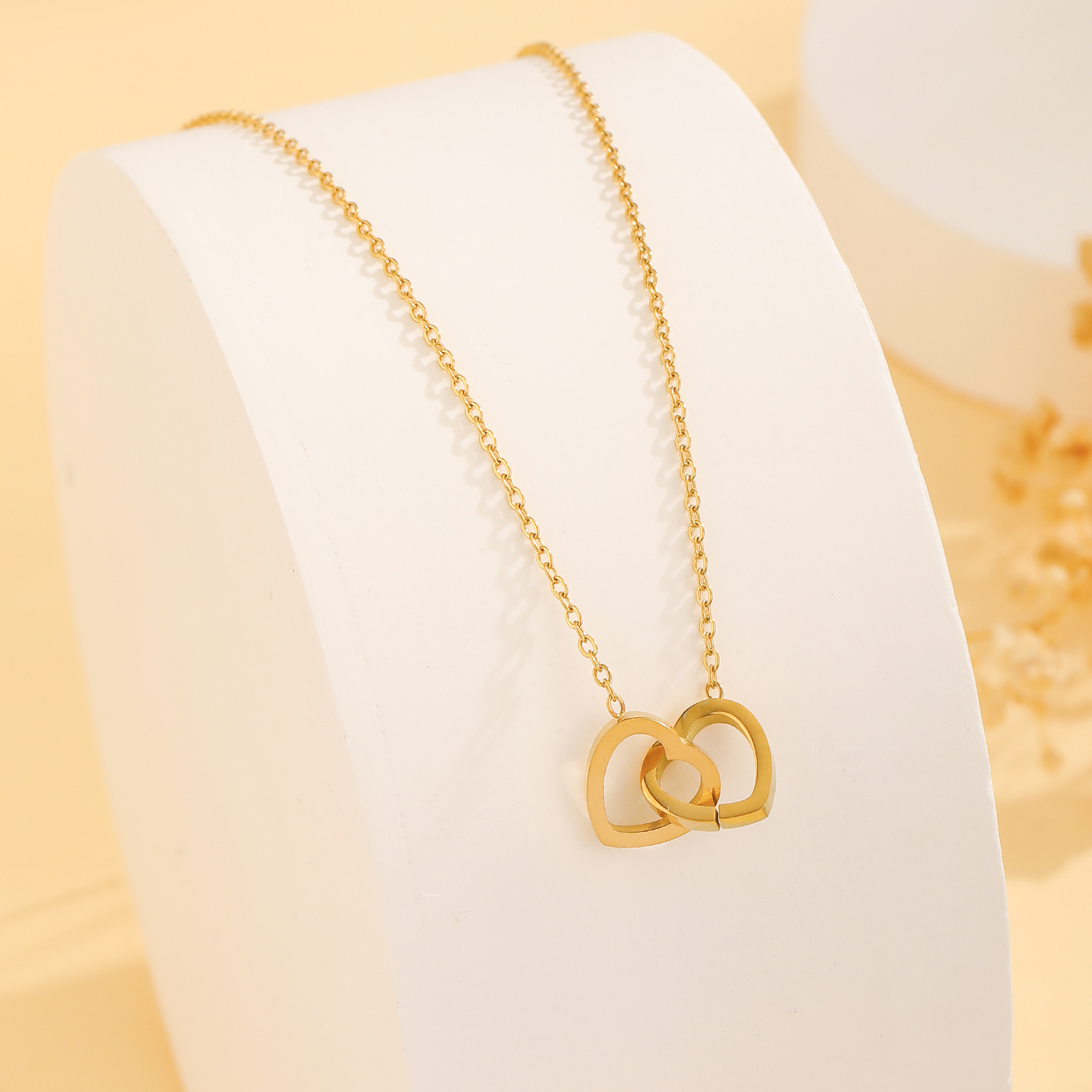304 Stainless Steel 18K Gold Plated Elegant Simple Style Double Heart Four Leaf Clover Heart Shape display picture 1
