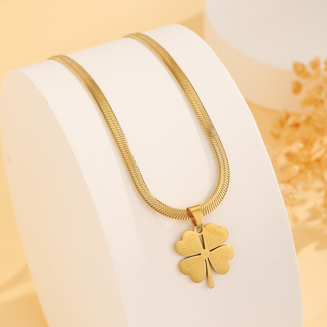 304 Stainless Steel 18K Gold Plated Elegant Simple Style Double Heart Four Leaf Clover Heart Shape display picture 4