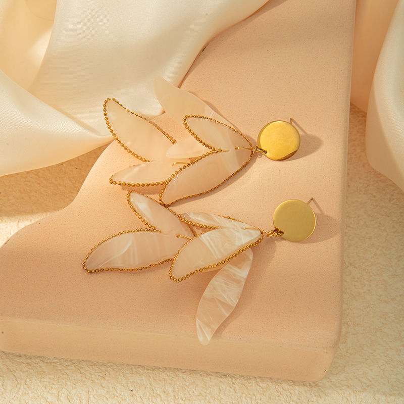 1 Pair Casual Elegant Artistic Leaves Tassel Plating Arylic Shell Gold Plated Drop Earrings display picture 3