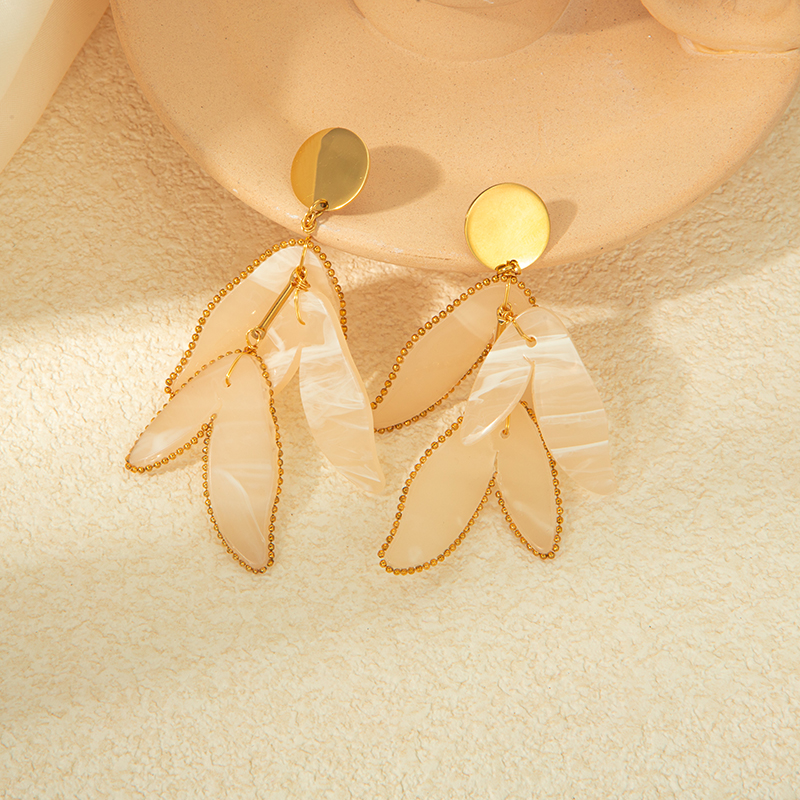 1 Pair Casual Elegant Artistic Leaves Tassel Plating Arylic Shell Gold Plated Drop Earrings display picture 2