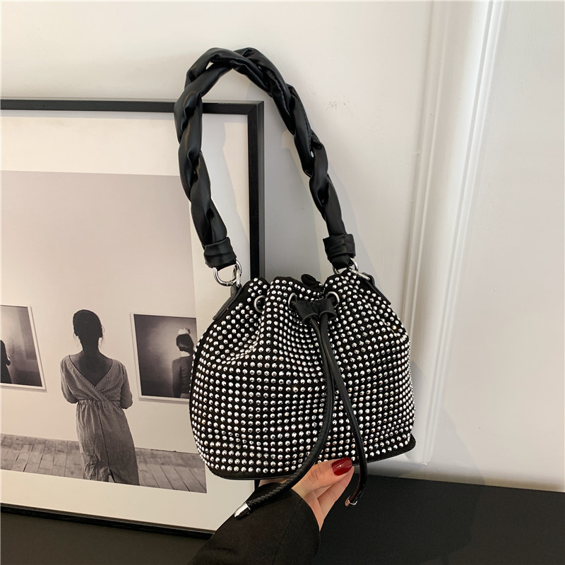 Women's Medium Pu Leather Solid Color Streetwear Rhinestone String Bucket Bag display picture 11