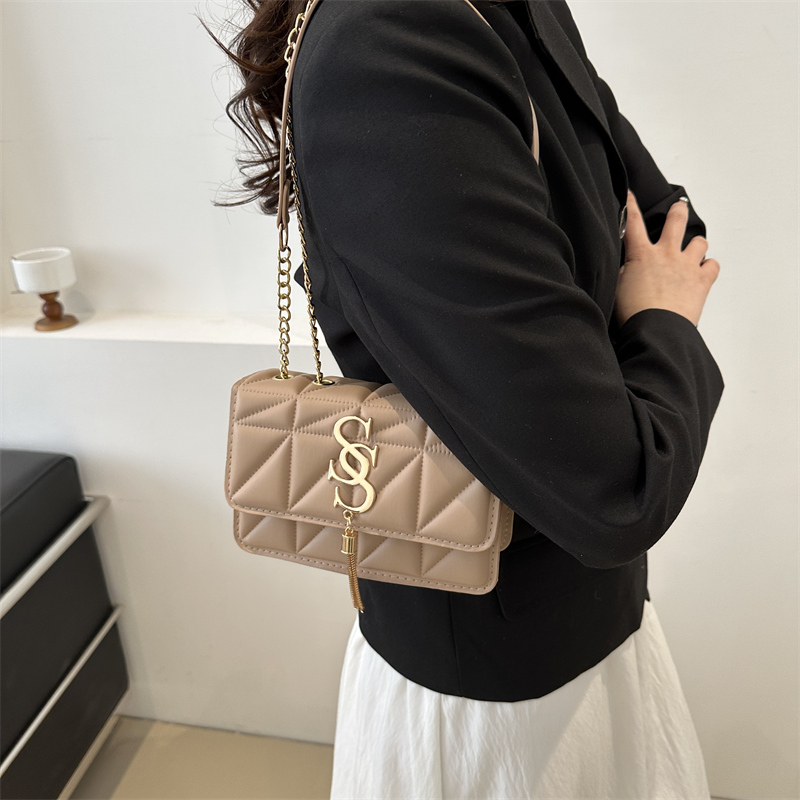 Women's Medium Pu Leather Solid Color Elegant Classic Style Flip Cover Crossbody Bag display picture 7