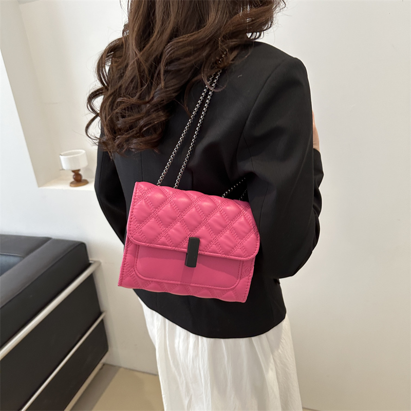 Women's Medium Pu Leather Solid Color Lingge Classic Style Square Flip Cover Crossbody Bag display picture 2