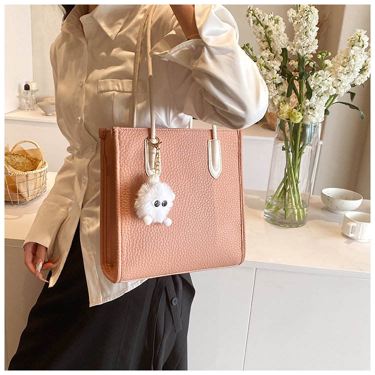 Women's Medium Pu Leather Solid Color Classic Style Zipper Shoulder Bag display picture 17