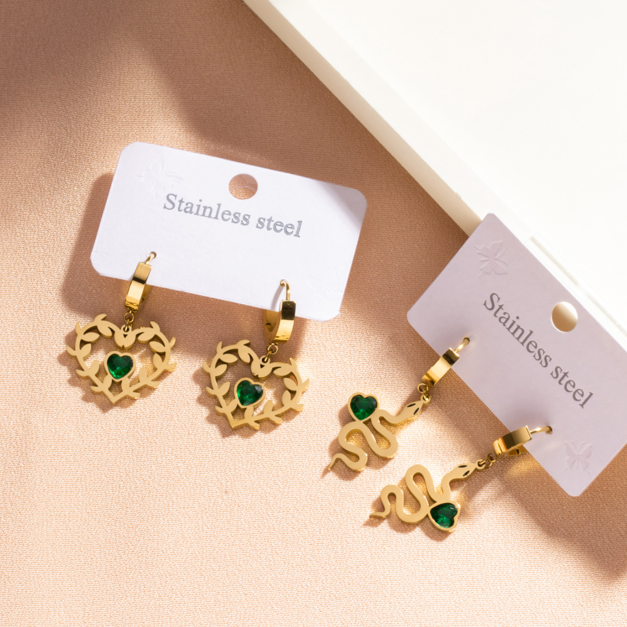 1 Pair Casual Commute Leaf Heart Shape Snake Plating Inlay 304 Stainless Steel Rhinestones 18K Gold Plated Drop Earrings display picture 8