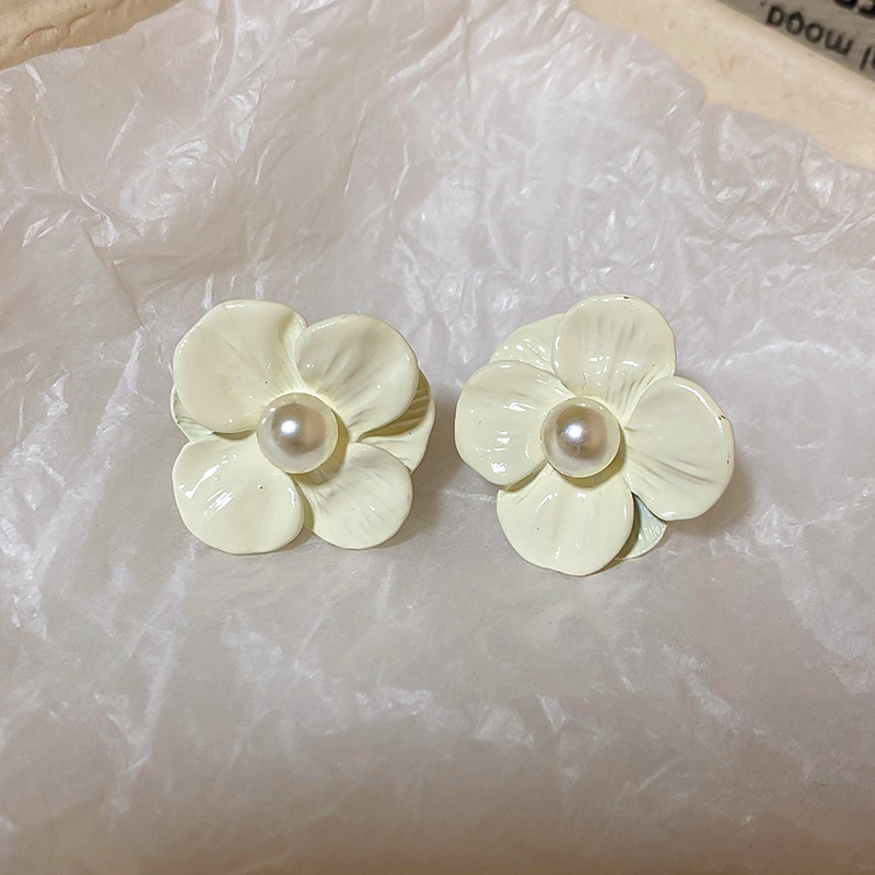 1 Pair Sweet Flower Inlay Alloy Imitation Pearl Ear Studs display picture 5