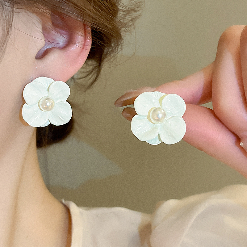 1 Pair Sweet Flower Inlay Alloy Imitation Pearl Ear Studs display picture 6