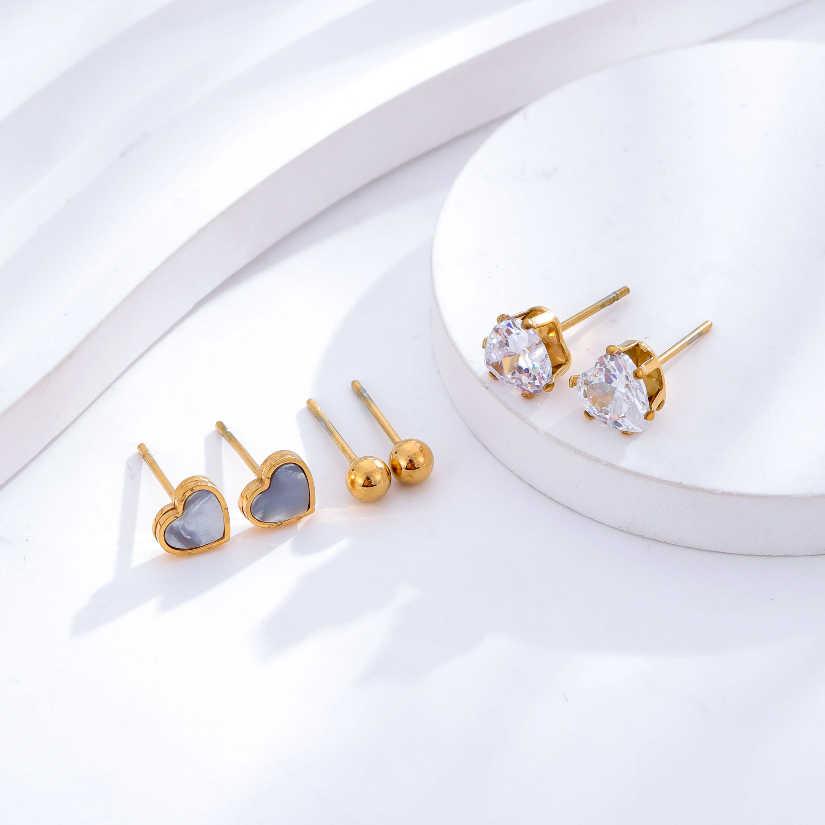 1 Set 3 Pairs Casual Simple Style Heart Shape Roman Numeral Butterfly Plating Inlay 304 Stainless Steel Rhinestones Shell 18K Gold Plated Ear Studs display picture 4