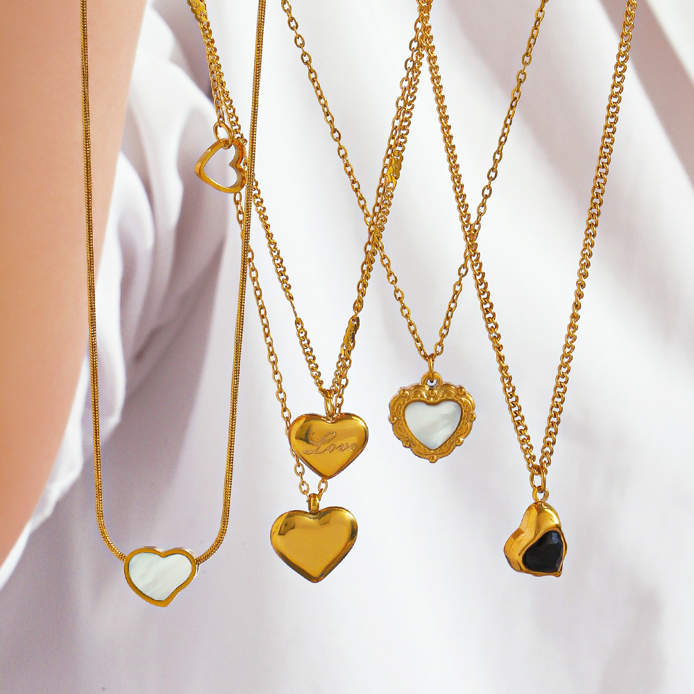 304 Stainless Steel 18K Gold Plated Simple Style Classic Style Plating Inlay Heart Shape Artificial Shell Rhinestones Pendant Necklace display picture 1