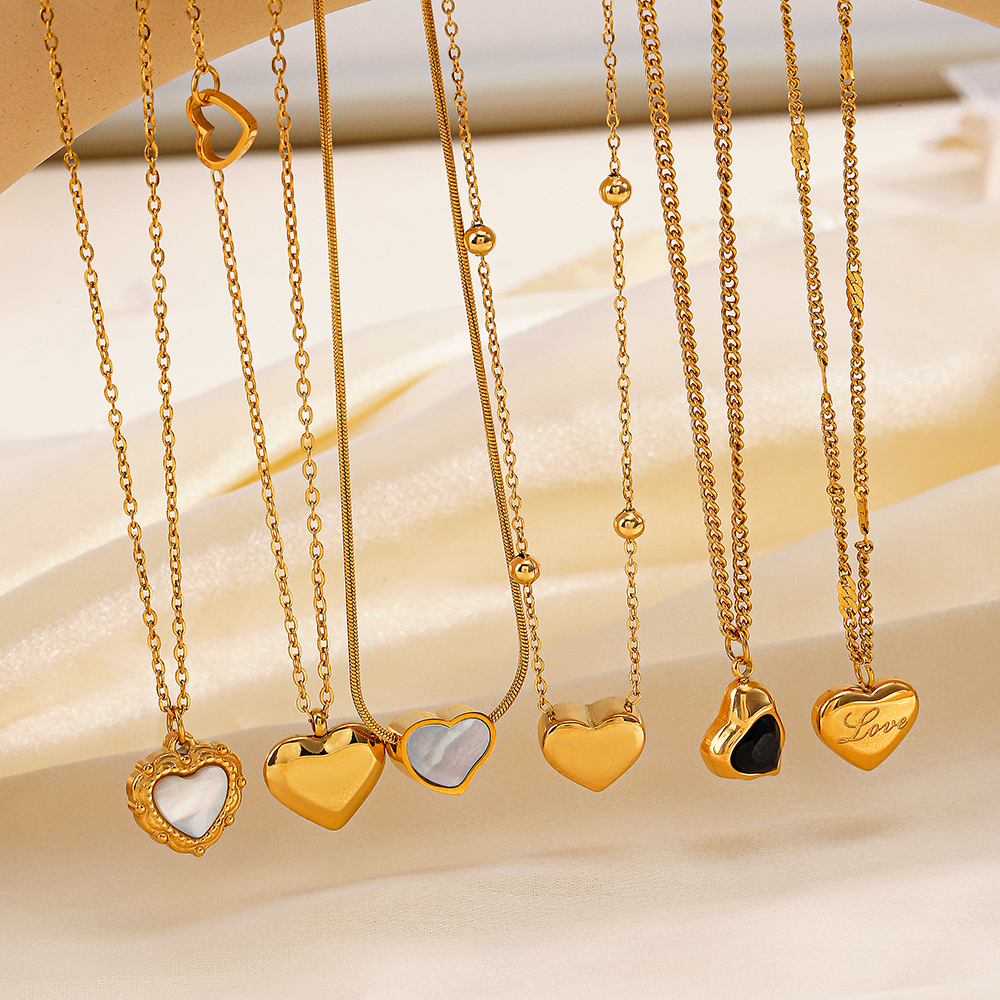 304 Stainless Steel 18K Gold Plated Simple Style Classic Style Plating Inlay Heart Shape Artificial Shell Rhinestones Pendant Necklace display picture 3