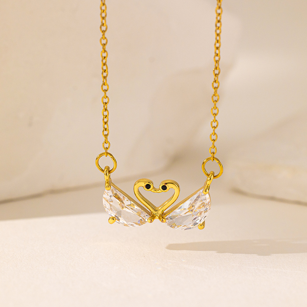 304 Stainless Steel 18K Gold Plated Casual Simple Style Commute Inlay Swan Heart Shape Bow Knot Artificial Rhinestones Pendant Necklace display picture 12
