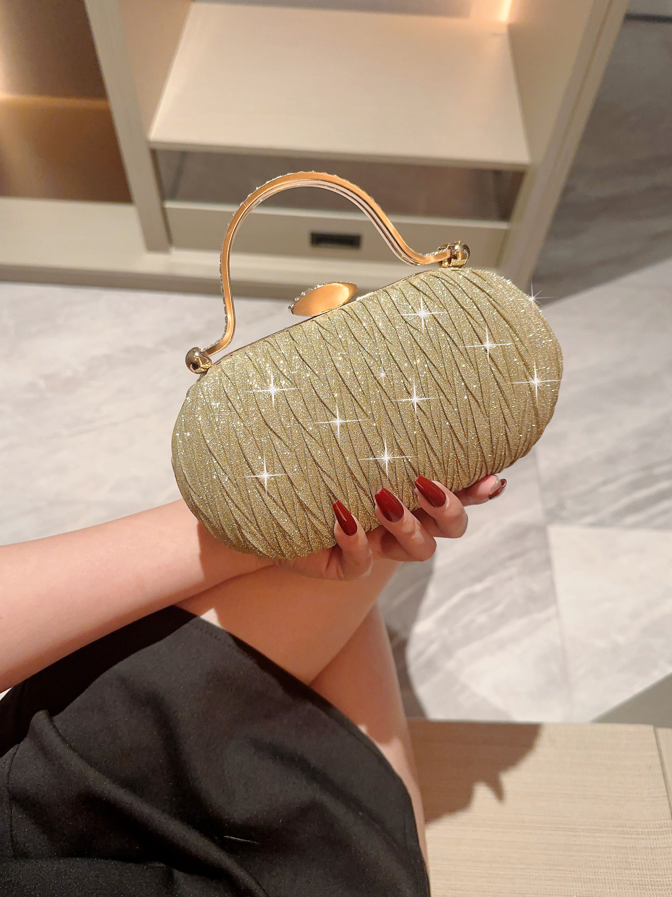 Gold Polyester Solid Color Oval Evening Bags display picture 1