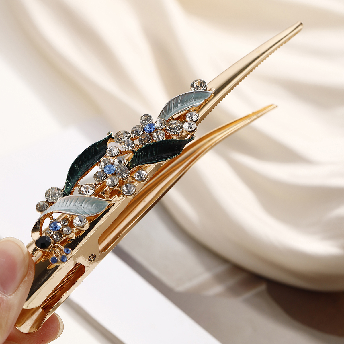 Women's Lady Modern Style Sweet Flower Alloy Stoving Varnish Inlay Rhinestones Hair Clip display picture 3