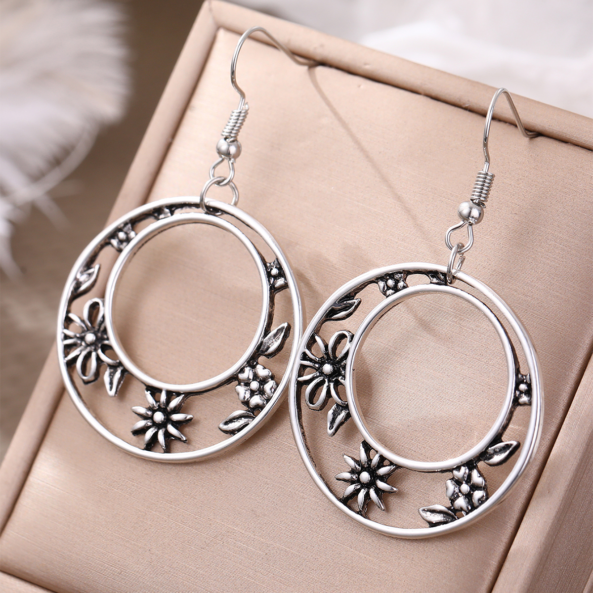 1 Pair Retro Ethnic Style Classic Style Heart Shape Flower Butterfly Zinc Alloy Drop Earrings display picture 4