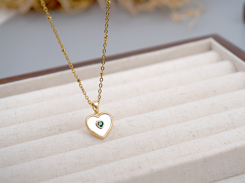 304 Stainless Steel Titanium Steel Copper Gold Plated Retro Classic Style Handmade Inlay Heart Shape Shell Zircon Pendant Necklace display picture 8