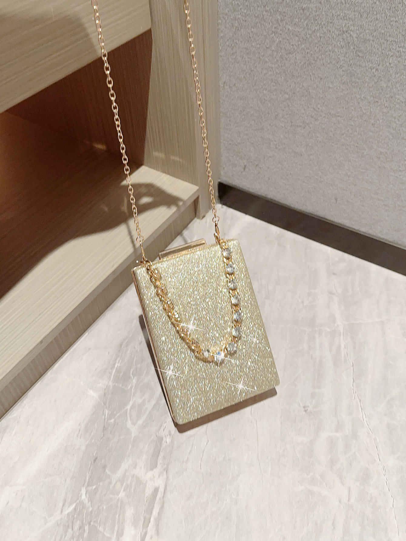 Women's Small Polyester Solid Color Elegant Classic Style Rhinestone Lock Clasp Evening Bag display picture 1