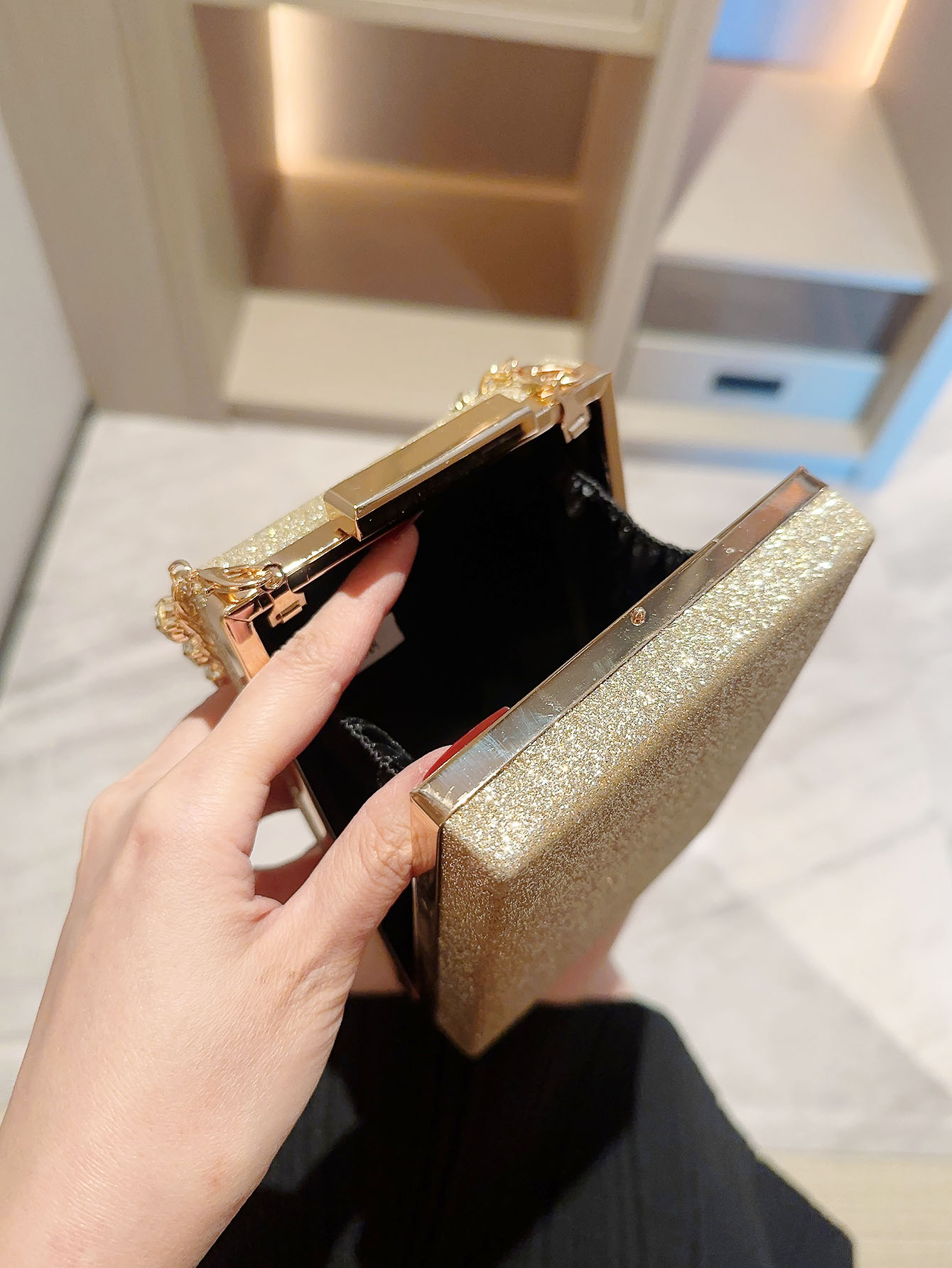 Women's Small Polyester Solid Color Elegant Classic Style Rhinestone Lock Clasp Evening Bag display picture 6