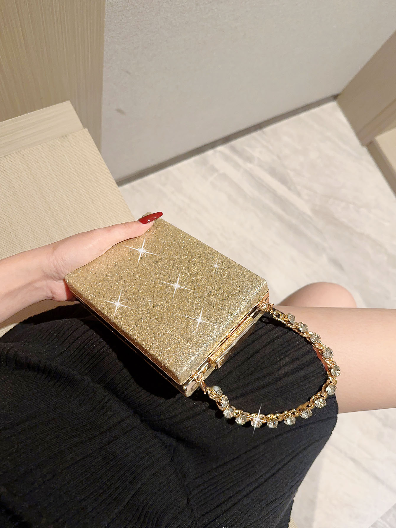 Women's Small Polyester Solid Color Elegant Classic Style Rhinestone Lock Clasp Evening Bag display picture 7