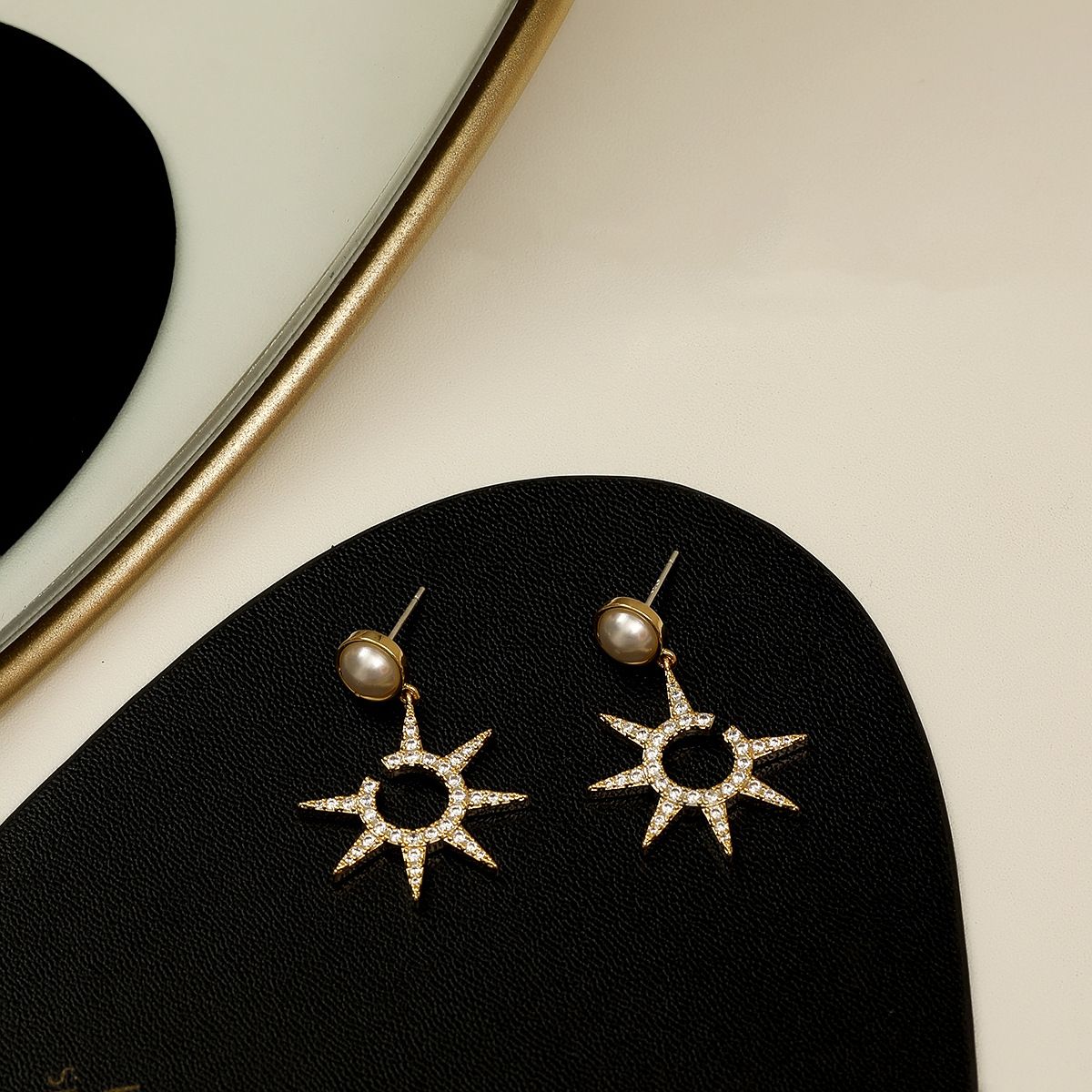 1 Pair Sweet Artistic Eight Awn Star Inlay Copper Pearl Zircon 18K Gold Plated Drop Earrings display picture 2