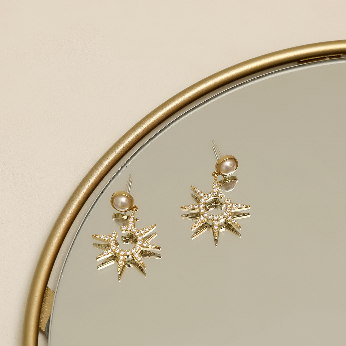 1 Pair Sweet Artistic Eight Awn Star Inlay Copper Pearl Zircon 18K Gold Plated Drop Earrings display picture 4