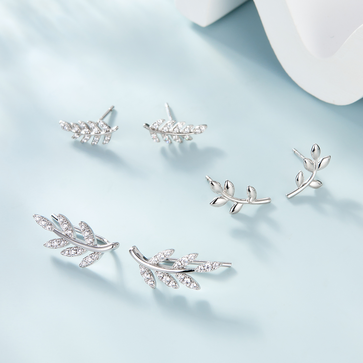 1 Pair Basic Modern Style Classic Style Leaf Inlay Sterling Silver Zircon White Gold Plated Ear Studs display picture 5