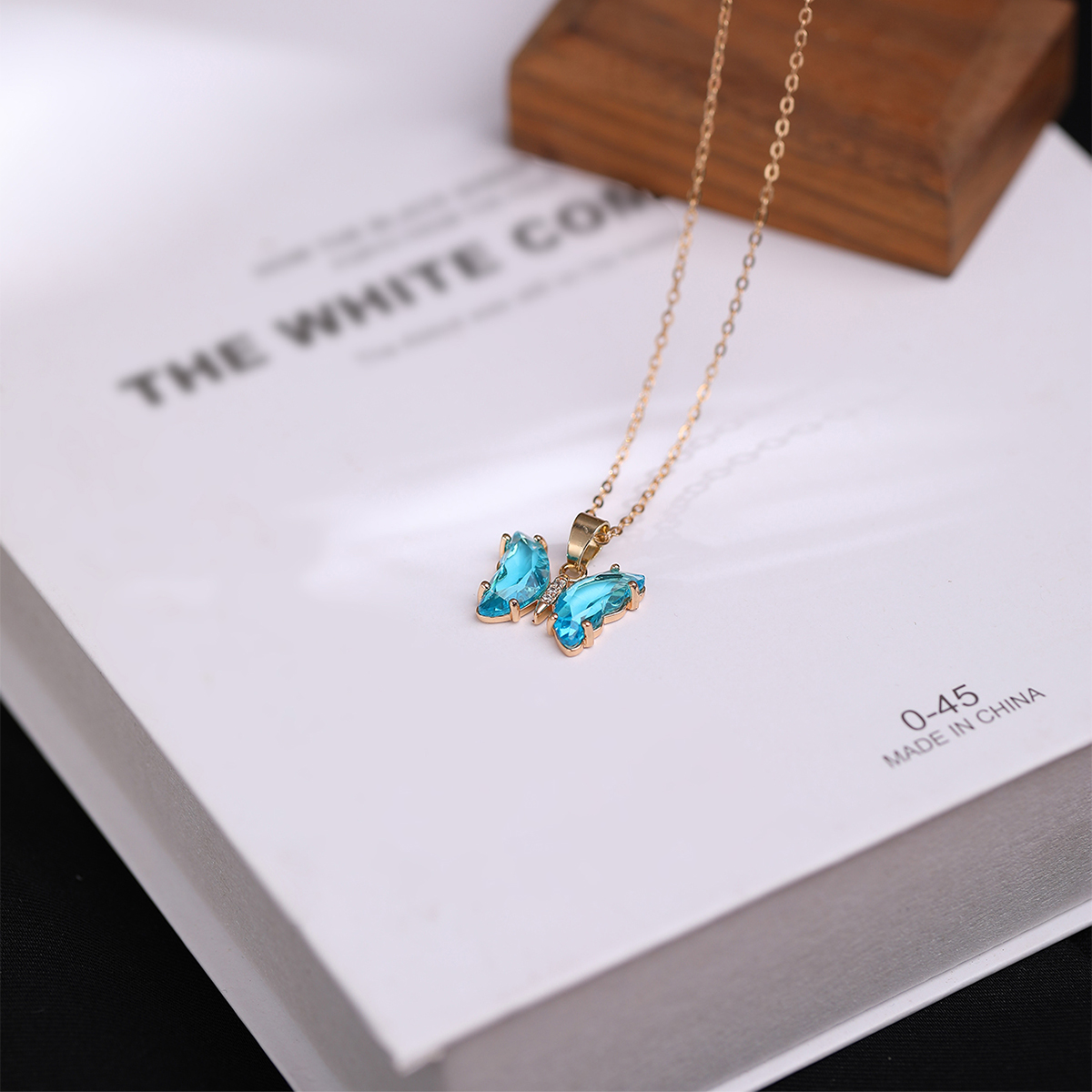 Copper IG Style Elegant Lady Inlay Water Droplets Butterfly Zircon Pendant Necklace display picture 22