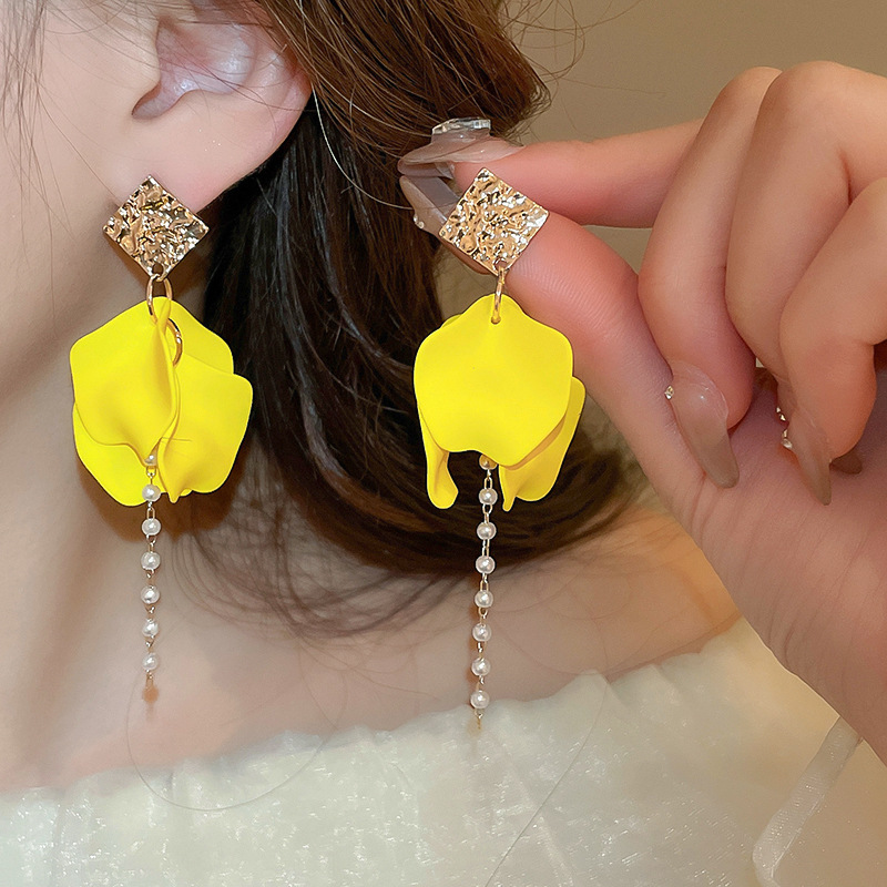 1 Pair Casual Simple Style Petal Pearl Alloy Drop Earrings display picture 11