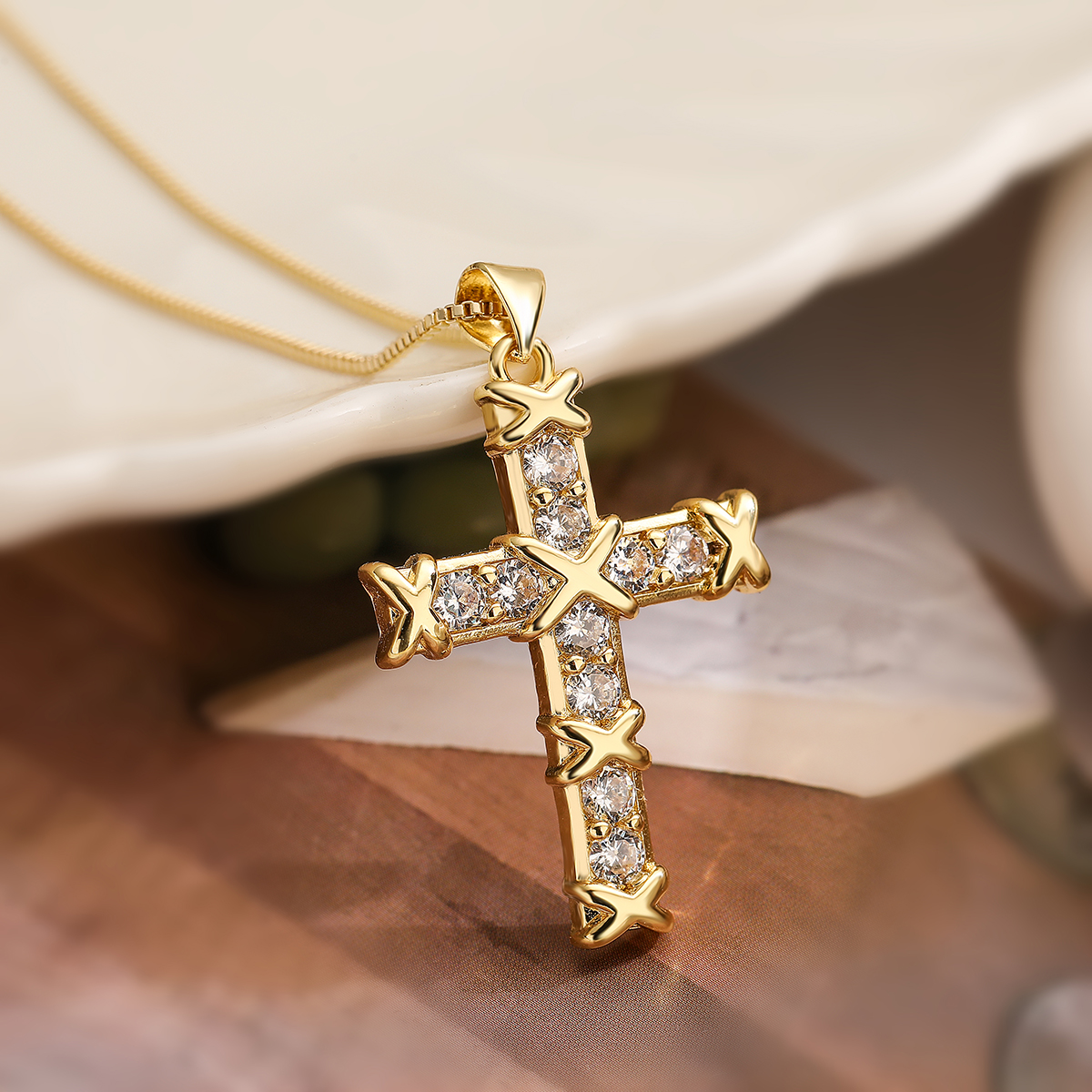 Copper 18K Gold Plated Simple Style Commute Inlay Cross Zircon Pendant Necklace display picture 4