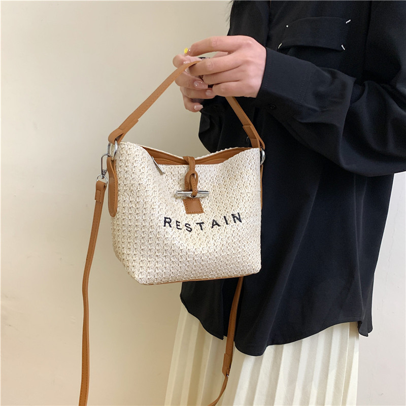 Femmes Paille Lettre Style Classique Fil À Coudre Fermeture Éclair Sac Seau display picture 1