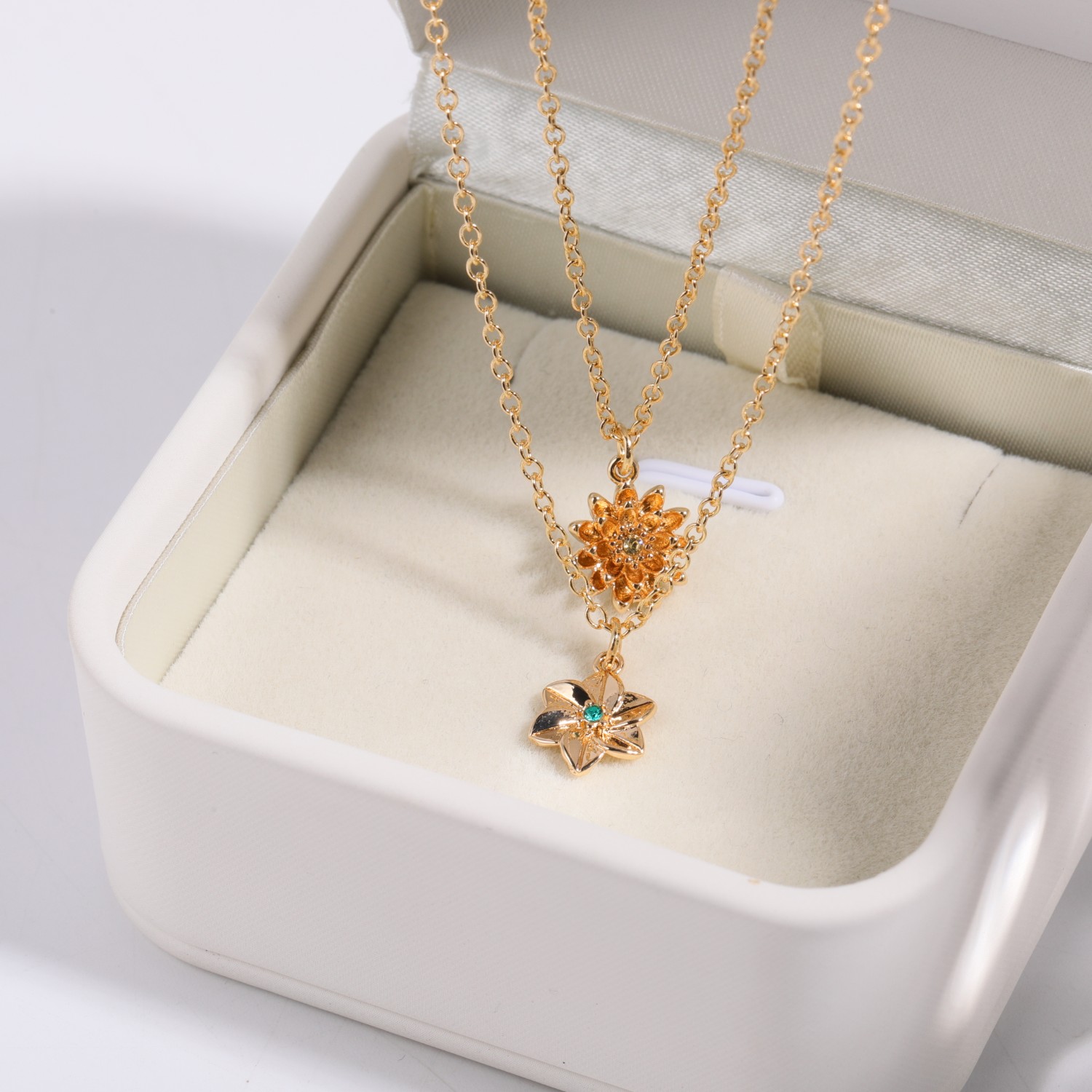 Copper Gold Plated Retro Plating Inlay Solid Color Zircon Pendant Necklace display picture 3