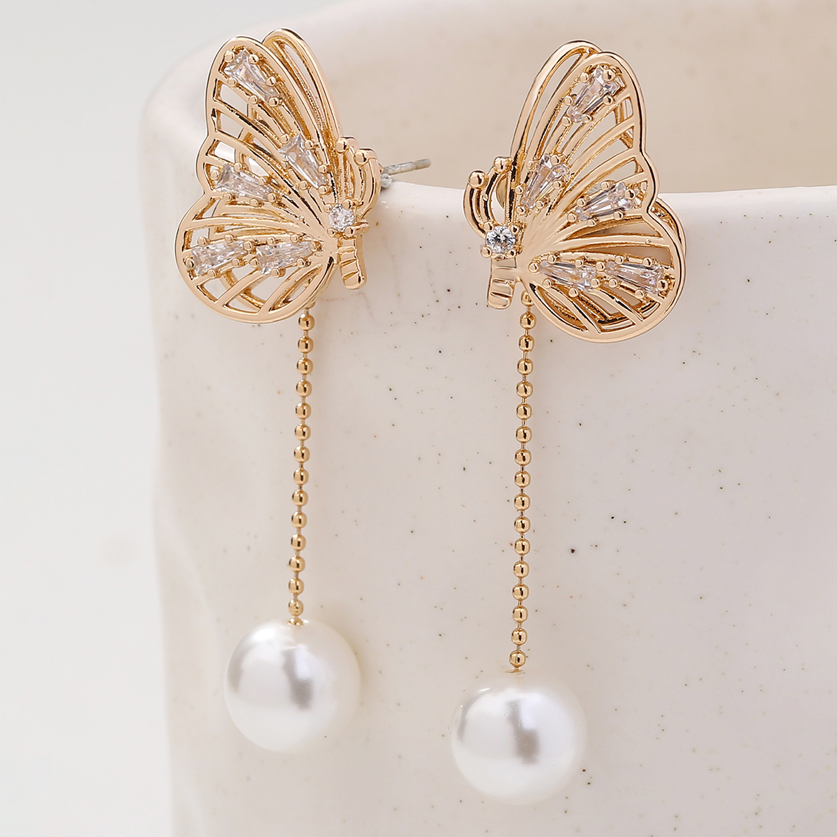 1 Pair IG Style Exaggerated Simple Style Butterfly Hollow Out Inlay Artificial Pearl Copper Zircon Drop Earrings display picture 2