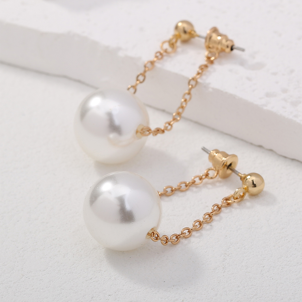 1 Pair IG Style Exaggerated Simple Style Butterfly Hollow Out Inlay Artificial Pearl Copper Zircon Drop Earrings display picture 5