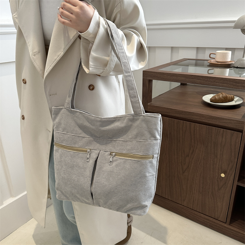 Women's Canvas Solid Color Basic Zipper Shoulder Bag display picture 6
