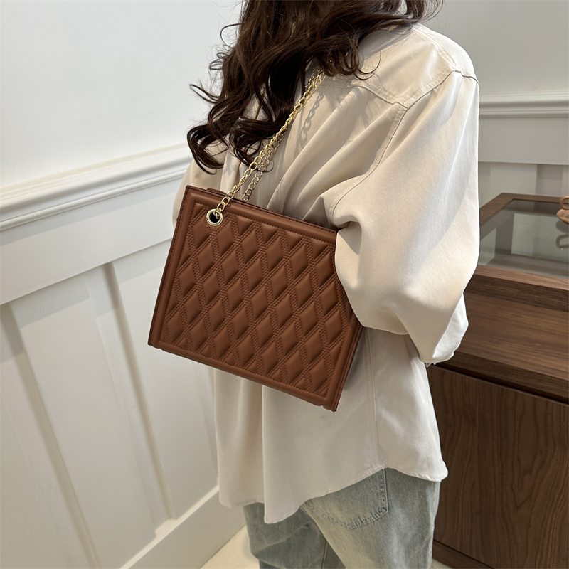Women's Pu Leather Solid Color Classic Style Zipper Shoulder Bag display picture 1