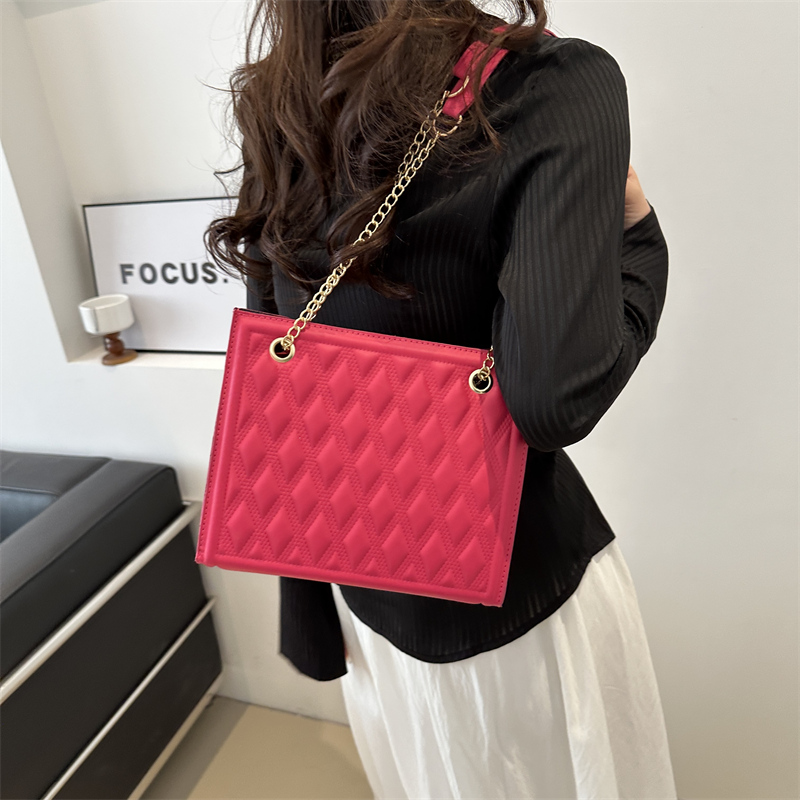 Women's Pu Leather Solid Color Classic Style Zipper Shoulder Bag display picture 6