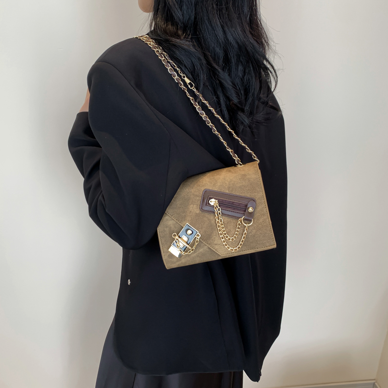 Women's Pu Leather Solid Color Vintage Style Flip Cover Shoulder Bag display picture 1