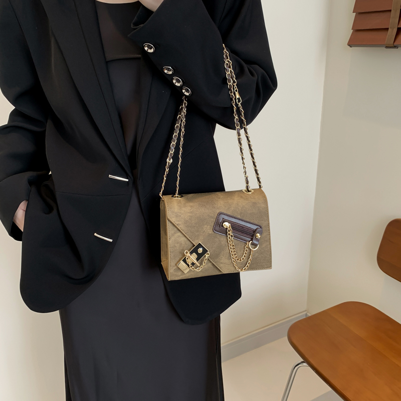 Women's Pu Leather Solid Color Vintage Style Flip Cover Shoulder Bag display picture 2