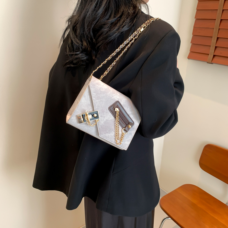 Women's Pu Leather Solid Color Vintage Style Flip Cover Shoulder Bag display picture 3