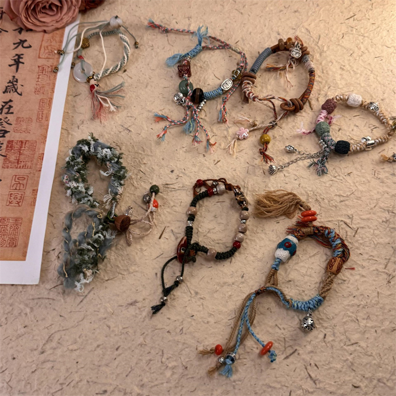 Hawaiian Ethnic Style Sweet Geometric Flower Synthetic Yarn Resin Metal Beaded Drawstring Tassel Women's Bracelets display picture 1