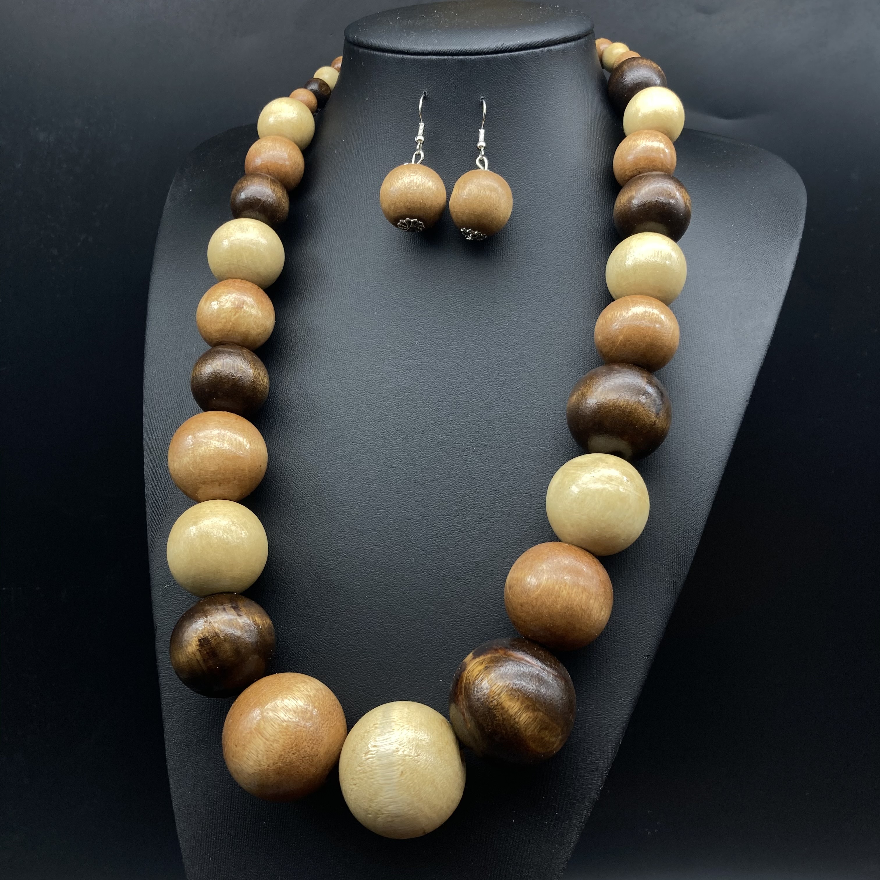 Retro Exaggerated Beach Round Wood Beaded Women's Jewelry Set display picture 5